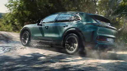 13,5 тыс. за лошадь и электропривод дверей как у китайцев: Porsche привязала свой флагман к розетке