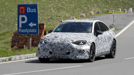 Новый C-Class без бензина, но с характером AMG: Mercedes выводит электроседан на тесты