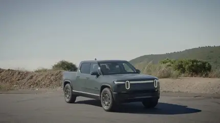 Опасная ошибка Rivian: аварийная ручка спрятана под ломкой панелью