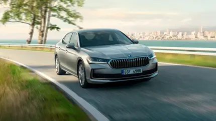 Лифтбек Skoda Superb теперь гибрид: что о нем известно