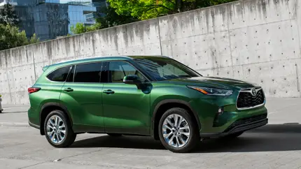 Семиместный салон, 2,0 литра и 248 л.с. – в Россию привезли новые Toyota Highlander 2025 года