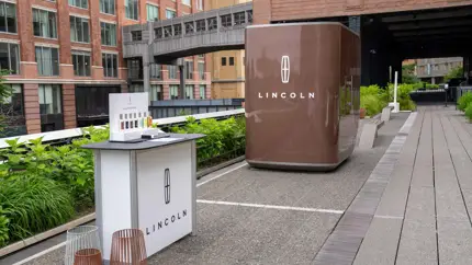 Последний маркетинговый трюк Lincoln выглядит как ультра-роскошный переносной туалет