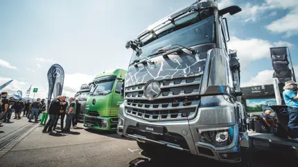 От дизеля к электротяге: Mercedes собрал 30 лет истории Actros в одном месте