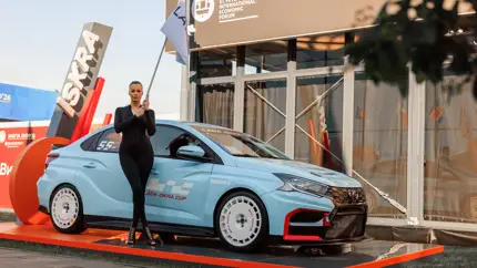 LADA Iskra превратили в гоночный седан: что показали на ПМЭФ-2026