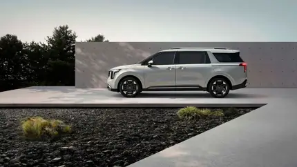 Почти 8 млн рублей: в РФ начались продажи нового Kia Carnival 2025 года выпуска