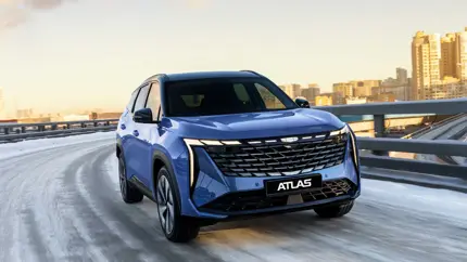 Раскрыты цены на кроссовер Geely Atlas нового поколения: автомобиль предложат в трех комплектациях