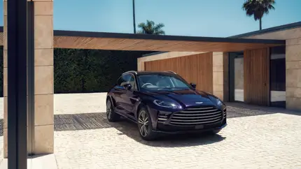 Aston Martin сделал супер-SUV для дальних поездок, не снижая мощность: 10 мм пены и 727 л.с.