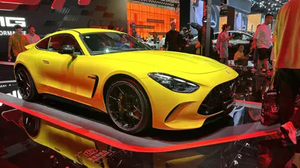 Владельцам свежих Mercedes стоит быть осторожными: экран может погаснуть во время движения