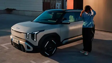 Kia расширила линейку EV2 версией с панорамным дисплеем и V2L