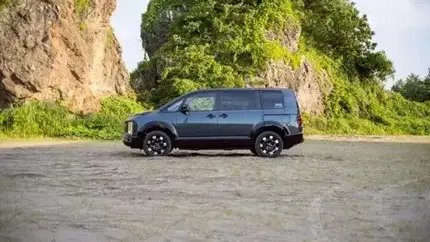 Delica D:5 стала кемпером без потери полного привода: внутри можно спать и включать кондиционер