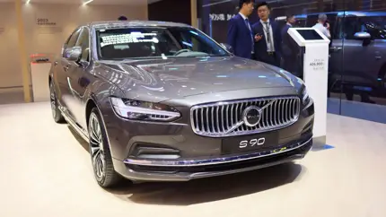 Цена Volvo S90 в Китае упала почти вдвое у дилеров: шведский седан теперь стоит как LADA Aura