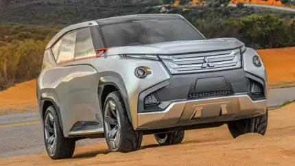 Nissan пытался помешать: Mitsubishi решила убить Land Cruiser в одиночку