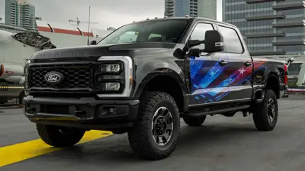 Ford Super Duty стал ярче, но техника не изменилась: представлен пакет Proud to Honor
