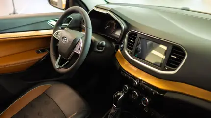 Компания «АвтоВАЗ» приостановила отгрузку новых Lada Vesta дилерам: что произошло
