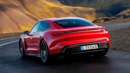 Свыше 1 100 л.с.: в России начали продавать рестайлинговый Porsche Taycan