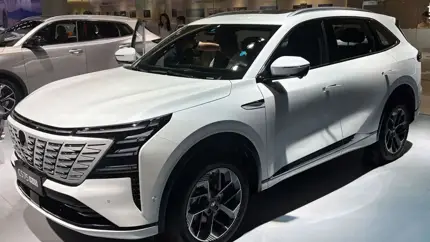 Удар по бездорожью: Changan CS75 Plus с полным приводом прибыл в Россию