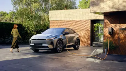 Toyota C-HR EV 2027 подорожал на $80 и сохранил полный привод