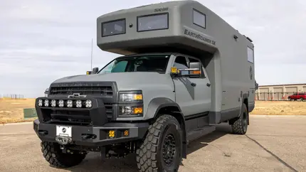Chevrolet за $1,1 млн: этот EarthRoamer заменяет дом, грузовик и экспедиционный кемпер