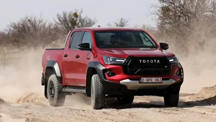Новый Toyota Hilux добрался до России: пикап стоит как премиум-кроссовер, но выбора почти нет