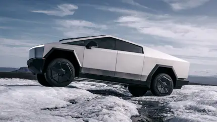 Неравная битва: в гонке на прямой сошлись Ram TRX Mammoth 1000 и Tesla Cybertruck