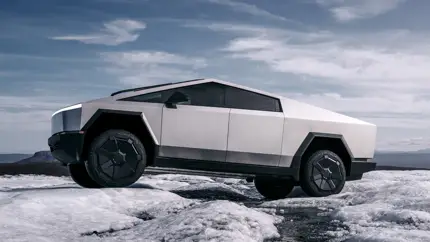Пикап Tesla Cybertruck пользуется ажиотажным спросом - заказы принимаются уже на 2025 год