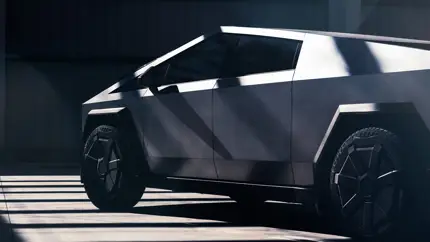Илон Маск признал, что Tesla Cybertruck слишком дорогой, но снижения цен в ближайшее время ждать не стоит