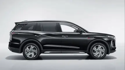 HONGQI анонсировал новый кроссовер HS7 для России