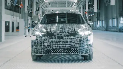 Завод BMW в Дебрецене набирает обороты: с конвейера сходят первые тестовые автомобили Neue Klasse