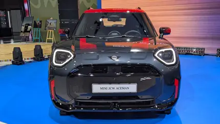 MINI впервые привез в Корею электрический JCW: Aceman показали в Пусане