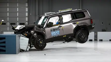 Новый Land Cruiser оказался не таким безопасным: IIHS выяснил, кому не повезет при аварии