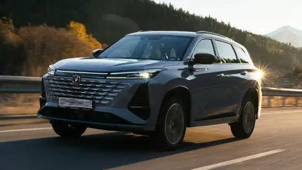 В России стартуют продажи кроссовера CHANGAN CS75 PLUS нового поколения - раскрыты комплектации и цены