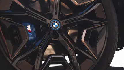 BMW готовит обновленный BMW iX: электрокроссовер получит больше мощности, увеличенную батарею и новые цвета