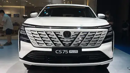 Четвертый: Changan привез в Чэнду кроссовер CS75 Plus четвертого поколения