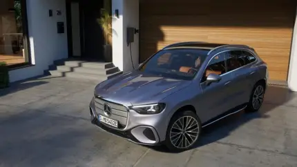 Mercedes-Benz начал платить владельцам электромобилей за время у розетки