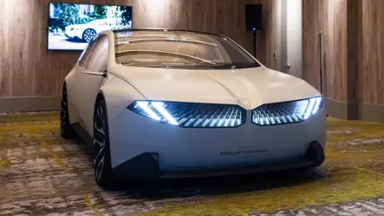 BMW стирает грань между электромобилями и ДВС с Neue Klasse