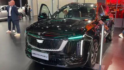 Cadillac переделал XT5 для Китая: теперь он ездит на электричестве