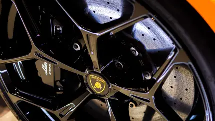 Lamborghini готовит новый Urus: гибридный кроссовер с агрессивным обликом