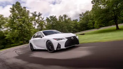 В США дебютировала обновленная версия седана Lexus IS