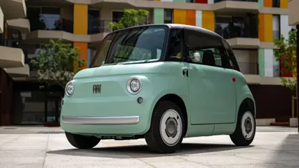 Стоит больше, чем весит: россиянам предложили необычный микрокар Fiat Topolino