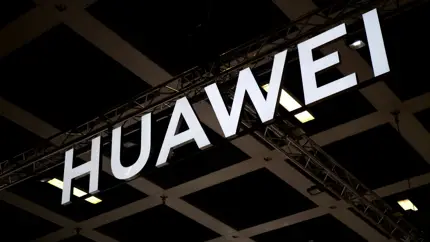 Водителю больше не нужен кабель: Huawei показала зарядку с роботом