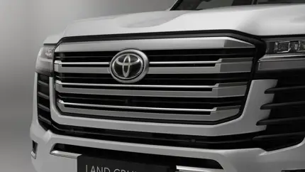 В РФ еще продаются новые Toyota Land Cruiser 300 2022 года выпуска. Сколько за них просят