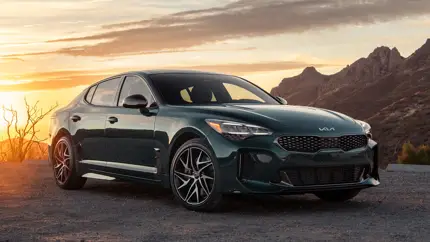 В РФ еще можно купить новый Kia Stinger, хотя модель не выпускают с 2023 года