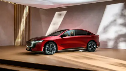 Mazda 6e резко подешевела: новая версия вытеснила прежние комплектации