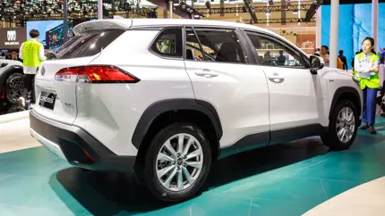 196 сил без розетки: в России появилась гибридная Corolla Cross