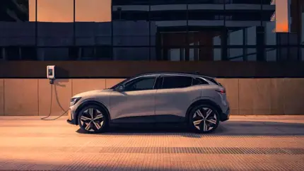 Renault убрала лишний выбор: у Megane остались одна батарея и один мотор