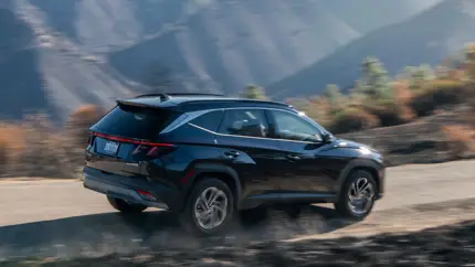 Hyundai Tucson Hybrid вошёл в семейный рейтинг Cars.com благодаря удобному второму ряду