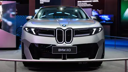 BMW iX3 50 xDrive мощностью 469 л.с. может показаться велосипедом: готовится мощная версия