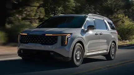 Раскрыт обновленный минивэн Kia Carnival: новое лицо и гибридная установка мощностью 245 л.с.