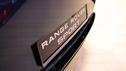 Почти 2,8 тонны, но едет легче бензинового: первый тест Range Rover Sport Electric