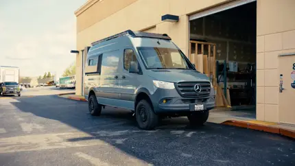 Кемпер без кухни, но с большим багажником: вот во что можно превратить Mercedes-Benz Sprinter